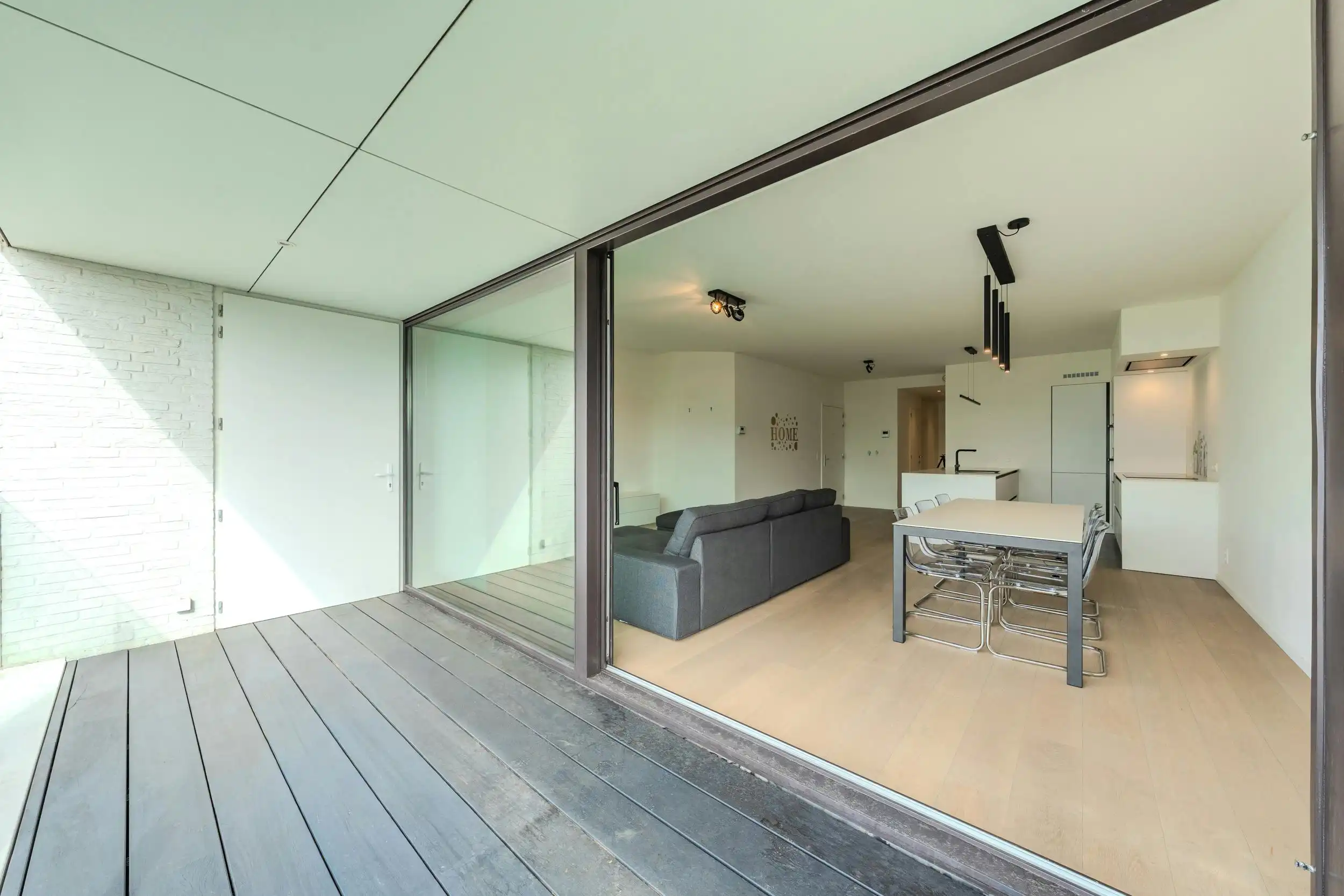 Recent appartement met twee slaapkamers en ruime terrassen foto 17