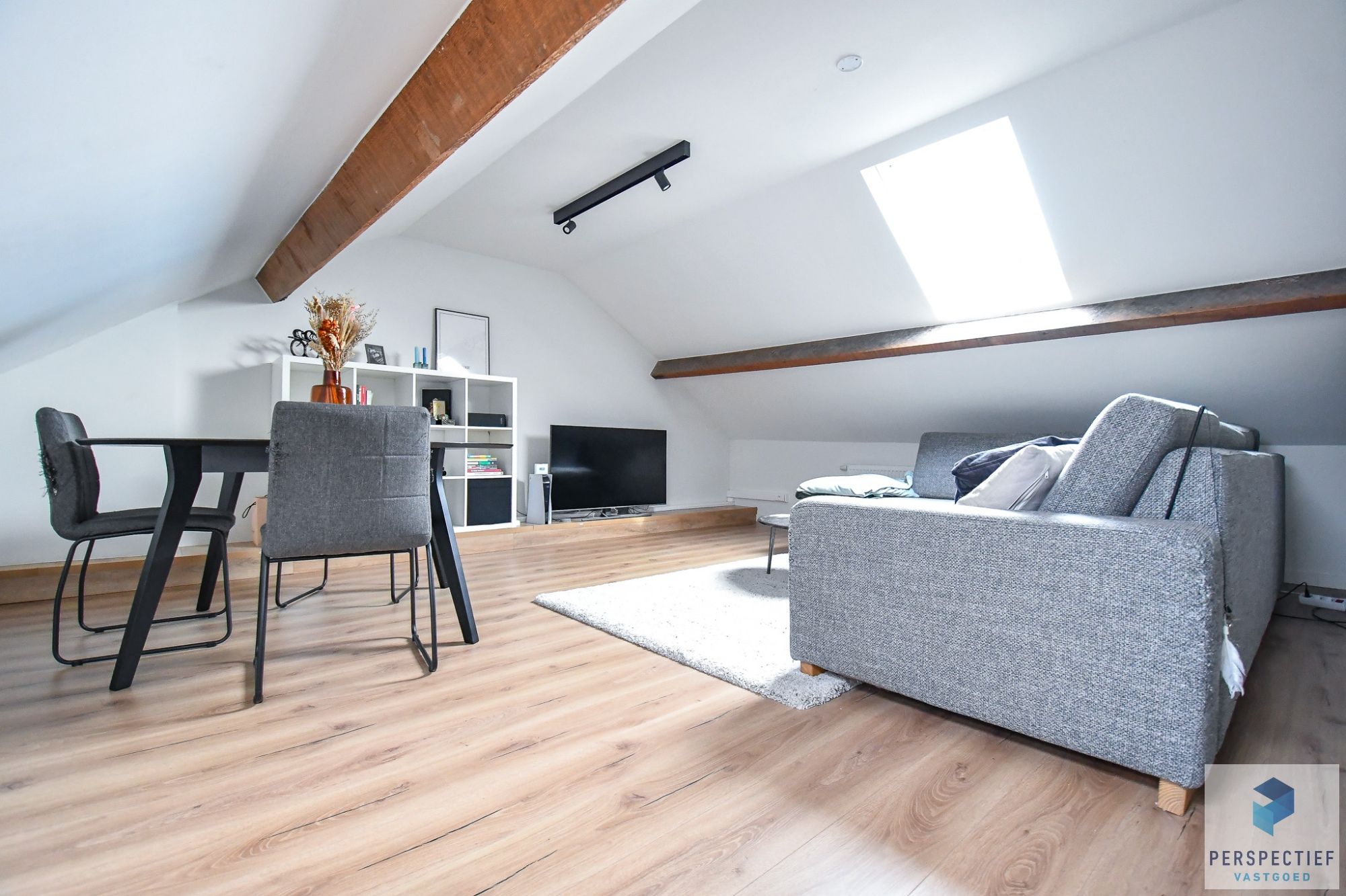 LICHTRIJK DUPLEX-APPARTEMENT (94 m²) MET 2 SLAAPKAMERS foto 2