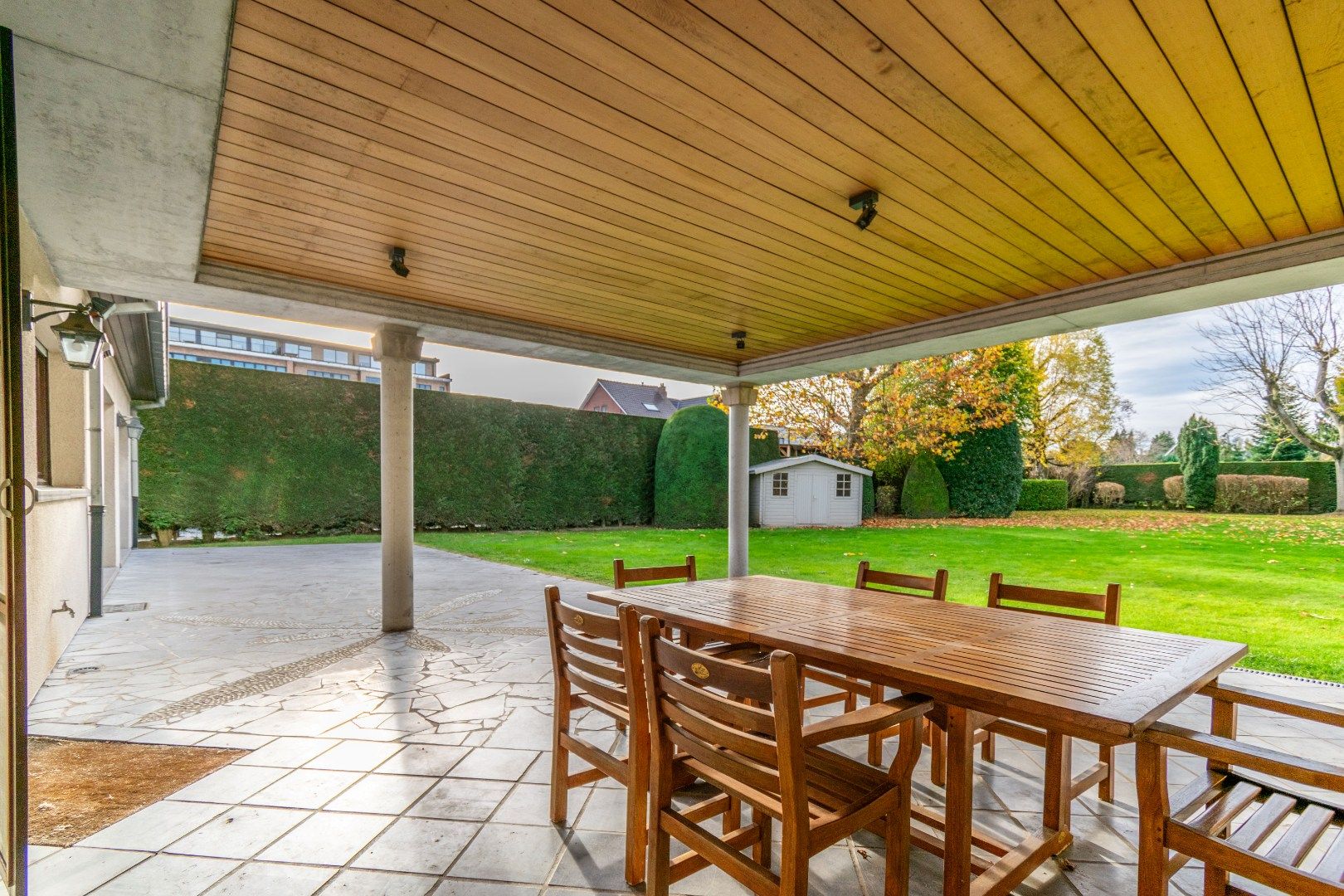 Goed gelegen ruime villa (+-400m²) met 6 slaapkamers  foto 18