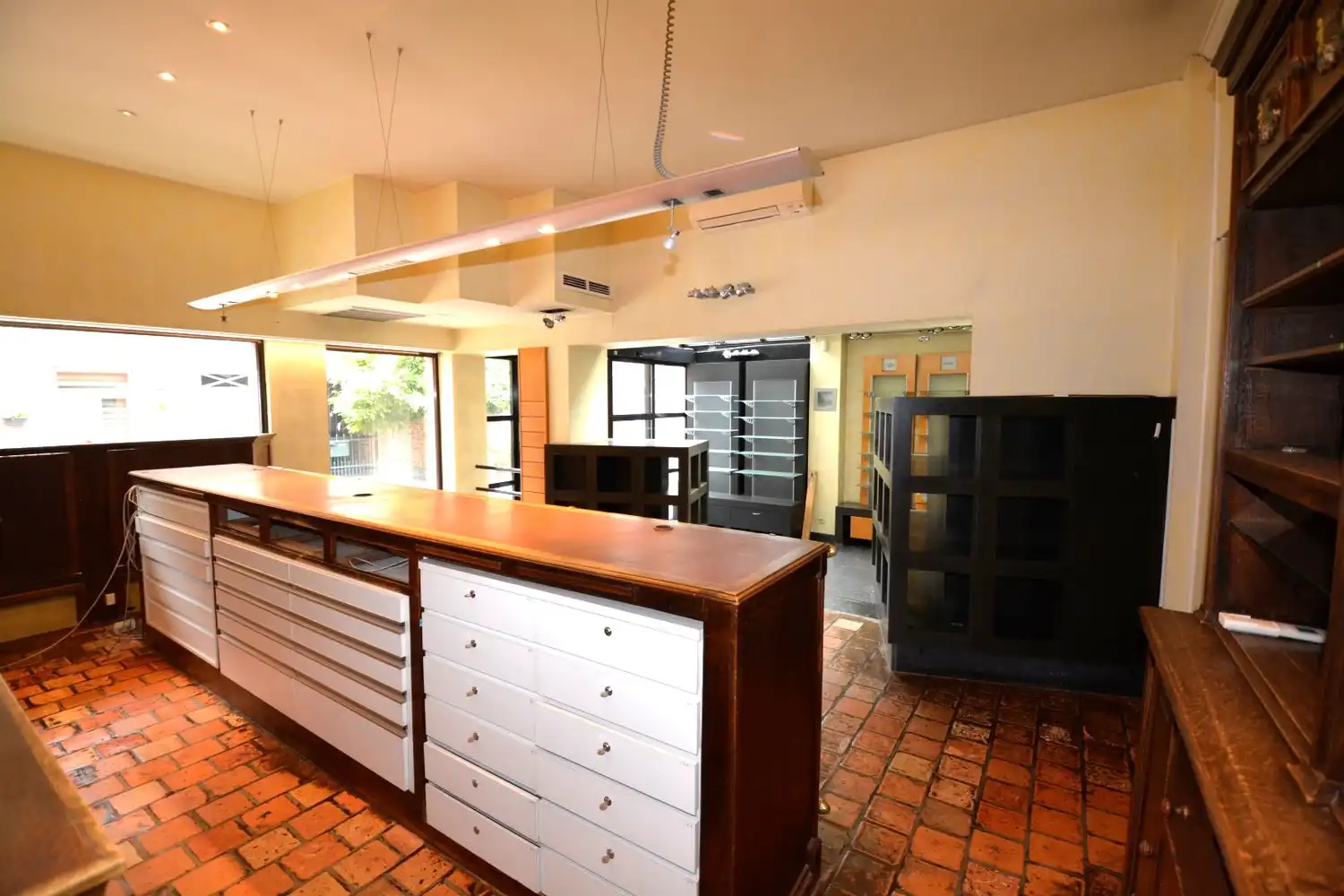 HANDELSGELIJKVLOERS TE CENTRUM OELEGEM! foto 5