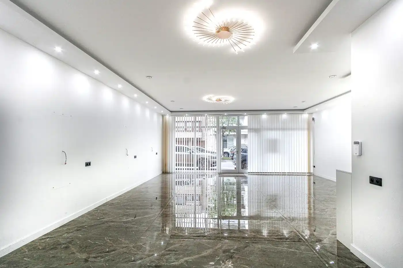 TE HUUR: handelspand met uitzonderlijke afwerking op een toplocatie nabij de Lippenslaan foto 2