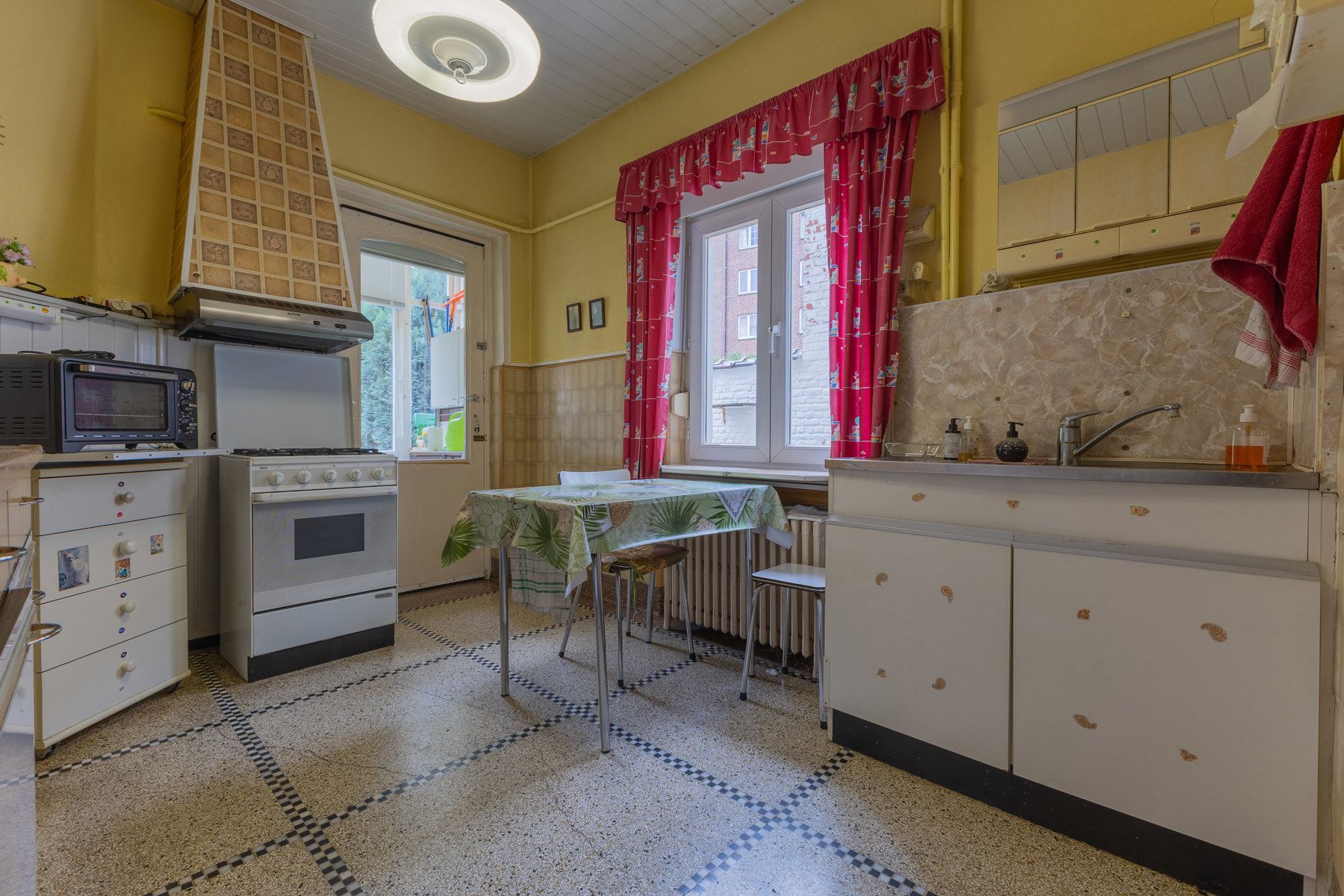 Zeer gunstig gelegen herenwoning met 5 slaapkamers en tuin foto 6