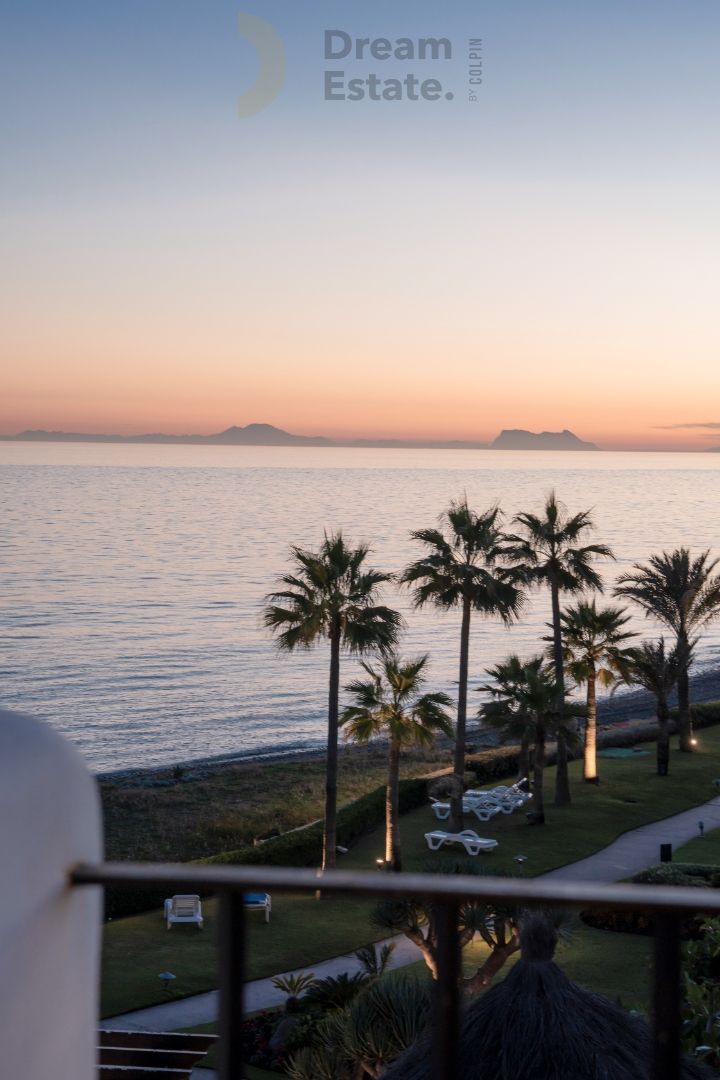 Luxe penthouse frontline beach Estepona. foto 35