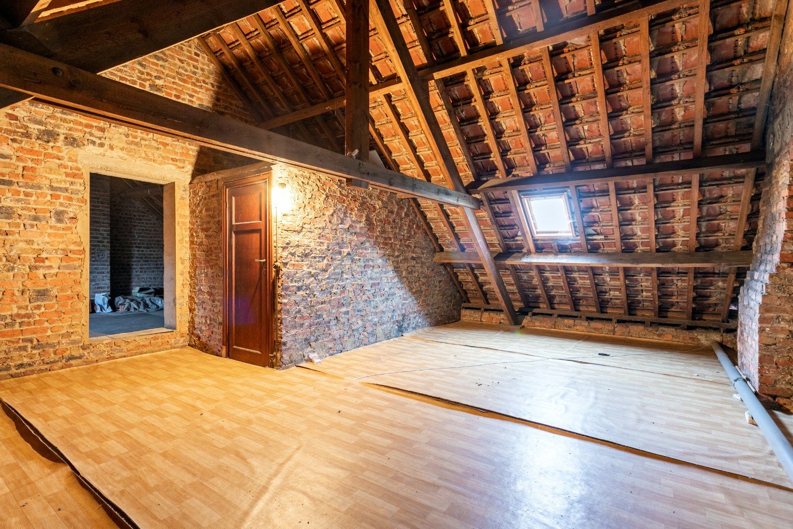 Karaktervolle woonst met 5 slaapkamers, ruim perceel en mogelijkheden voor vrij beroep foto 19