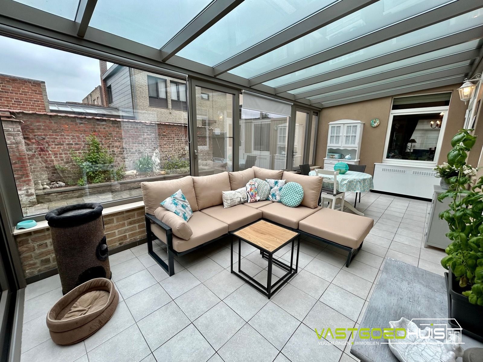 Hedendaagse, instapklare HOB met garage en tuin foto 11