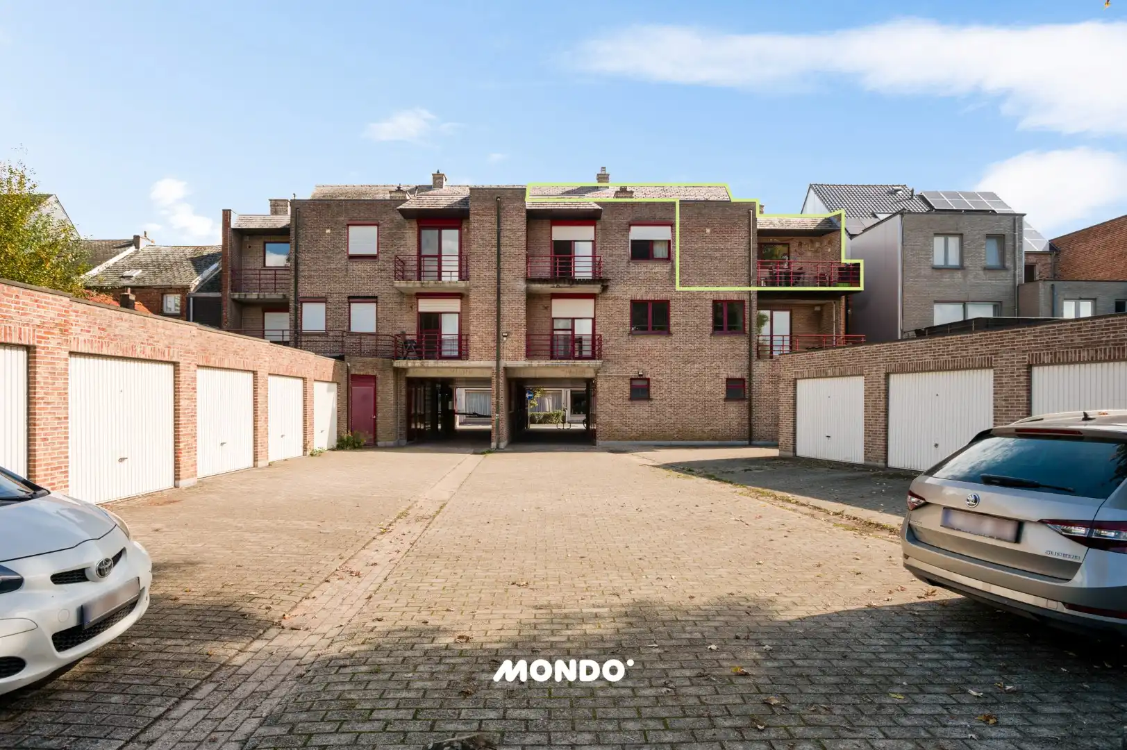 Ruim duplexappartement met 3 slaapkamers, terras en garage foto 17