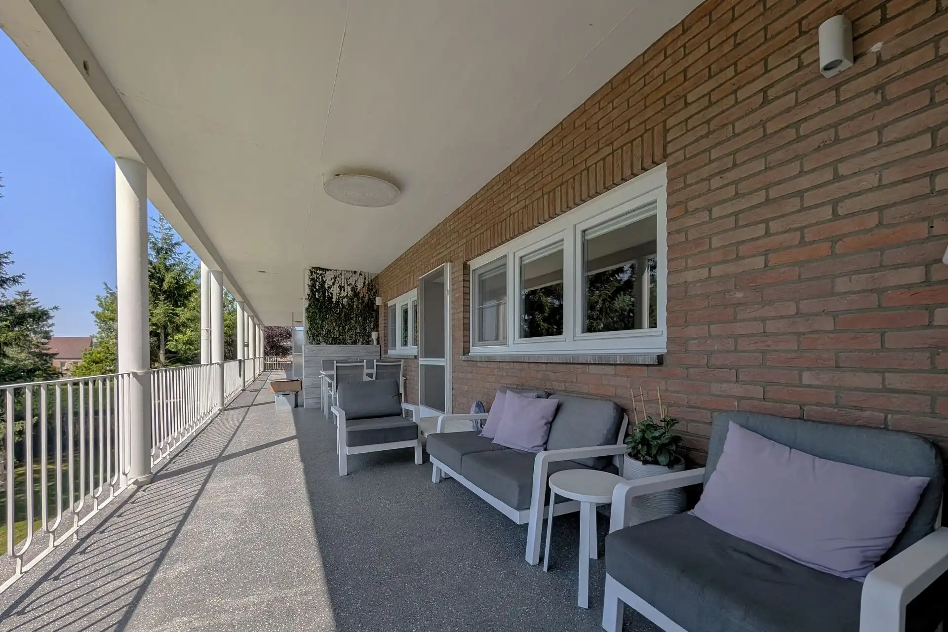 Instapklaar gerenoveerd appartement met 2 slaapkamers en 2 terrassen foto 15