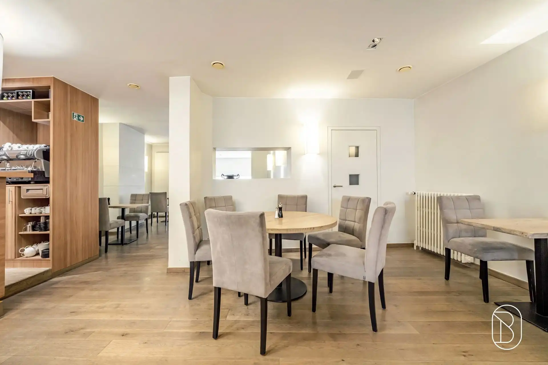 Mooi ingerichte horecazaak met terras en 2 woonsten! foto 4