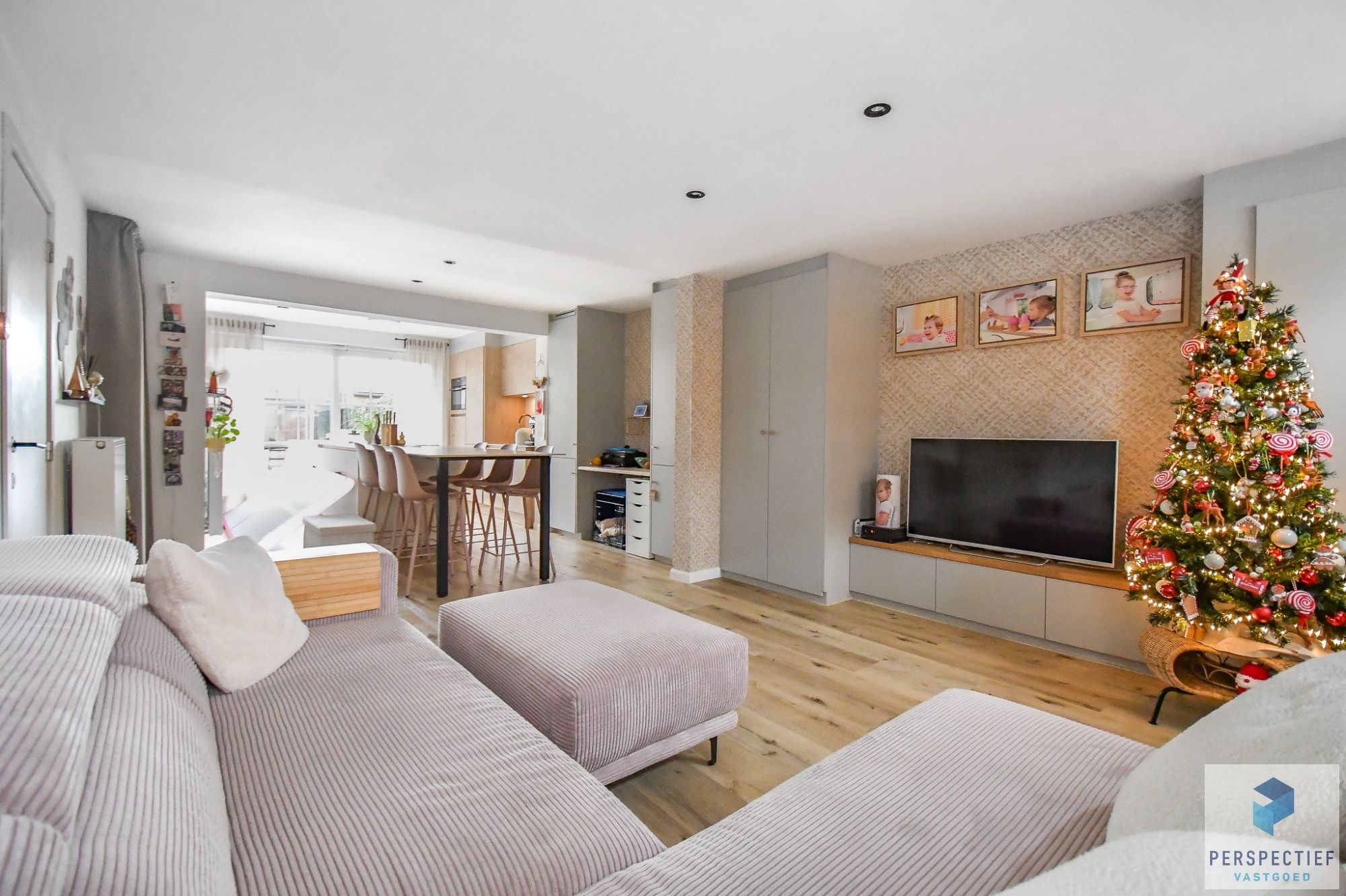 Ruime charmante gerenoveerde woning met 2 slaapkamers, tuin en parkeermogelijkheid achteraan foto 5