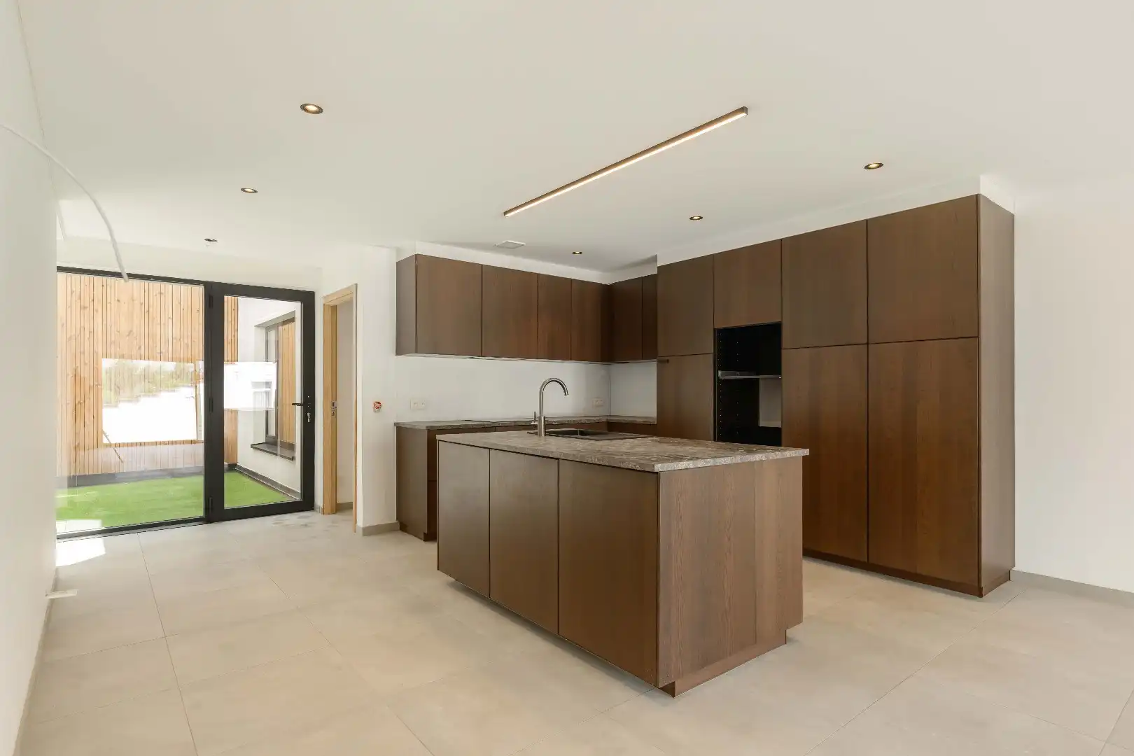 PRACHTIG APPARTEMENT (138 m²) MET 2 SLPKS | TERRAS EN PATIO foto 4