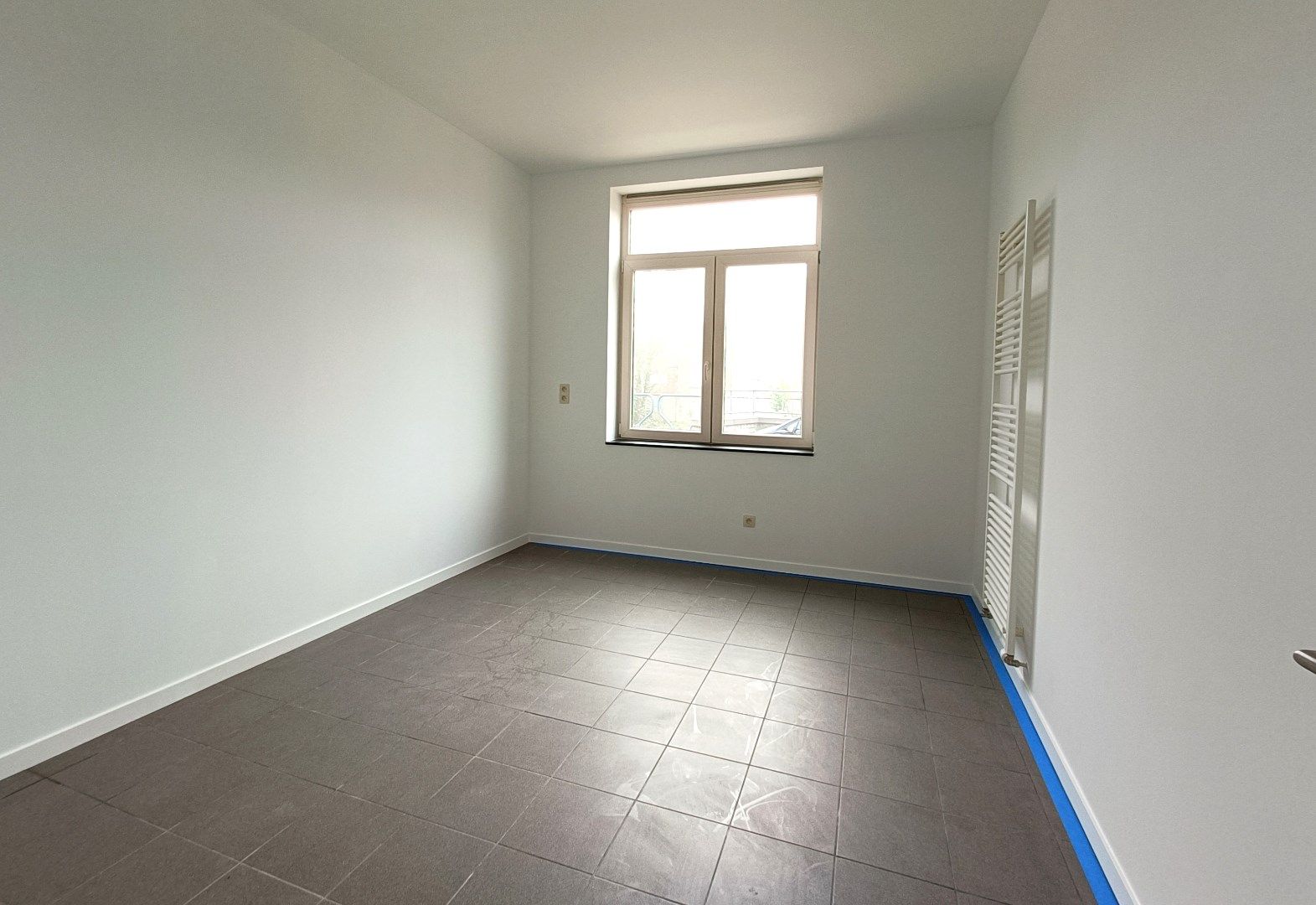 GELIJKVLOERS APPARTEMENT MET 4 SLAAPKAMERS foto 8