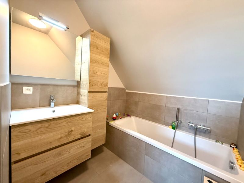 Recent duplex appartement met 2 slaapkamers en terras foto 17