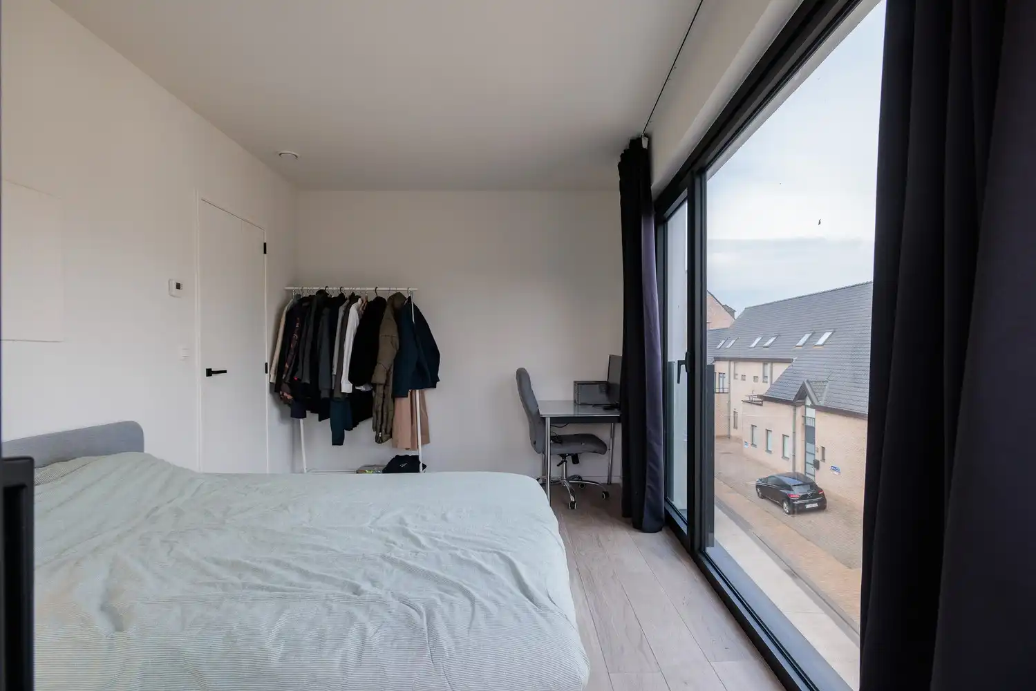 Recent en lichtrijk 2-slaapkamerappartement met garage foto 15