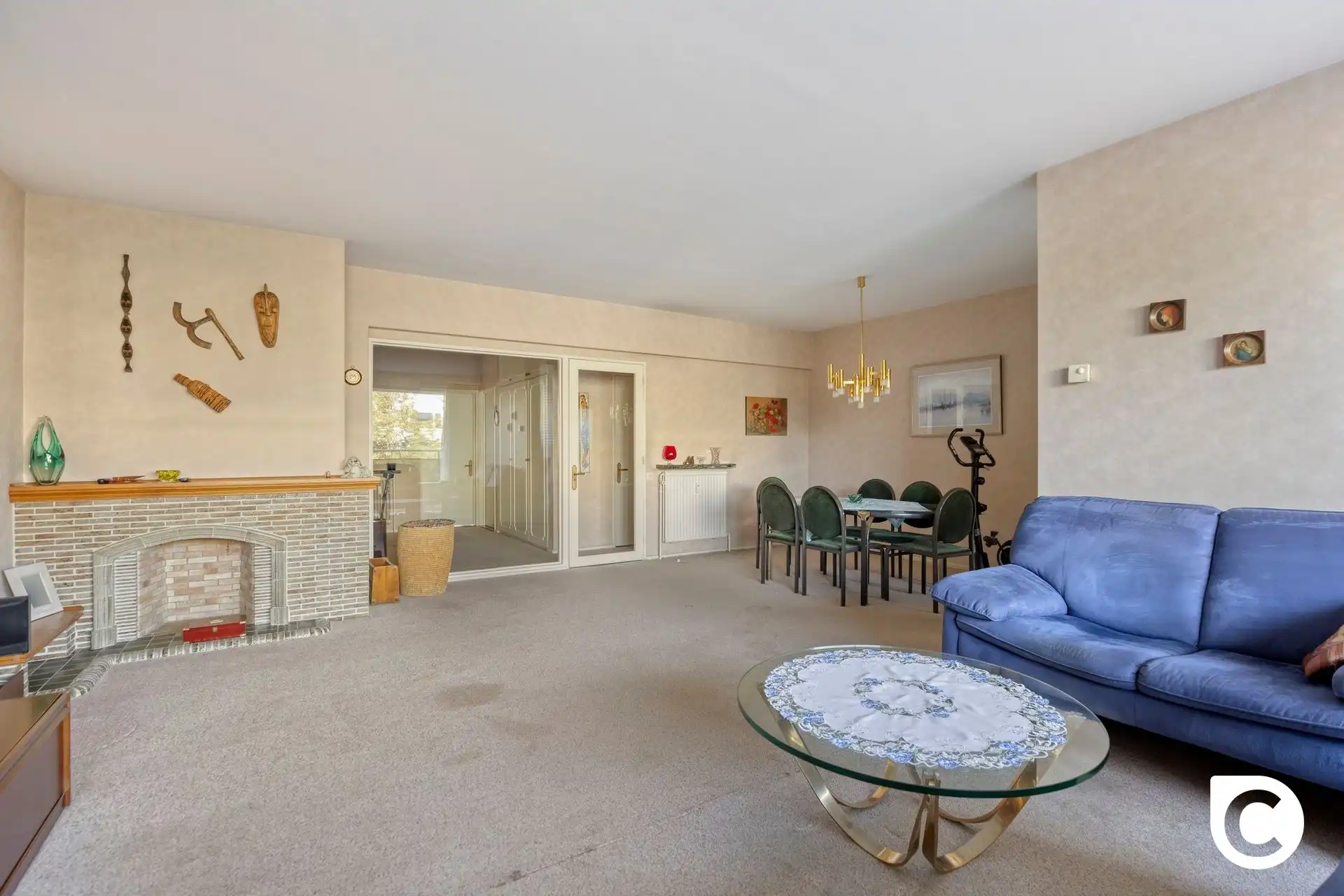Ruim één slaapkamer app + garage foto 2
