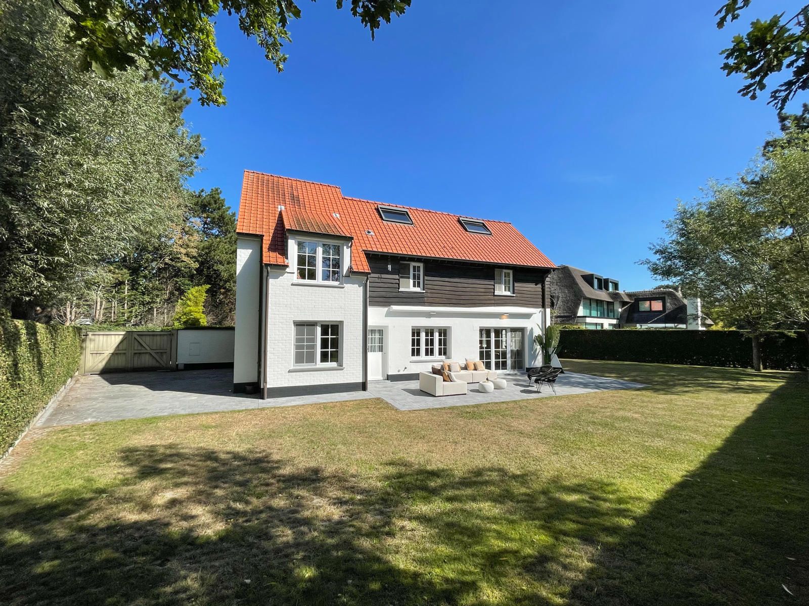 Uniek gelegen villa verscholen in de paadjes van het Zoute foto 2