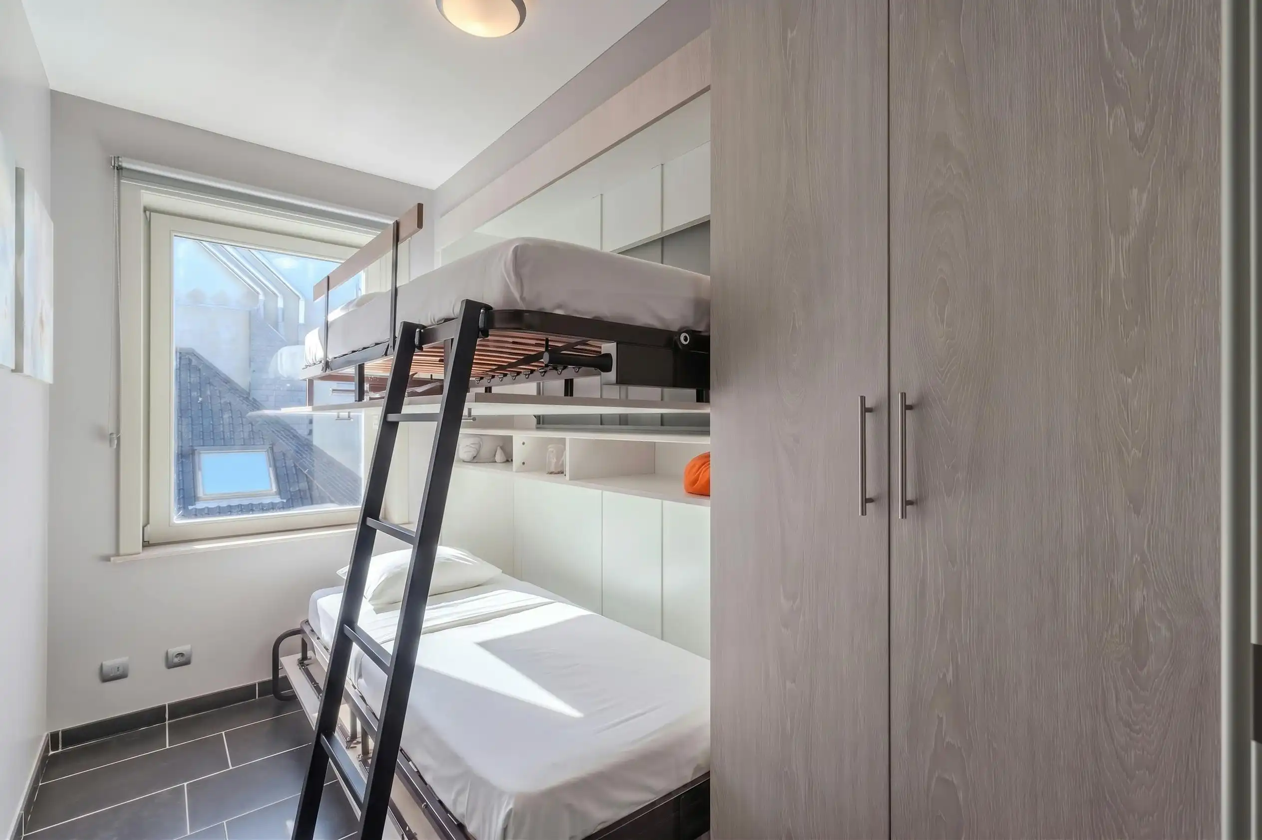 Lichtrijk hoekappartement met twee slaapkamers in het centrum! foto 13