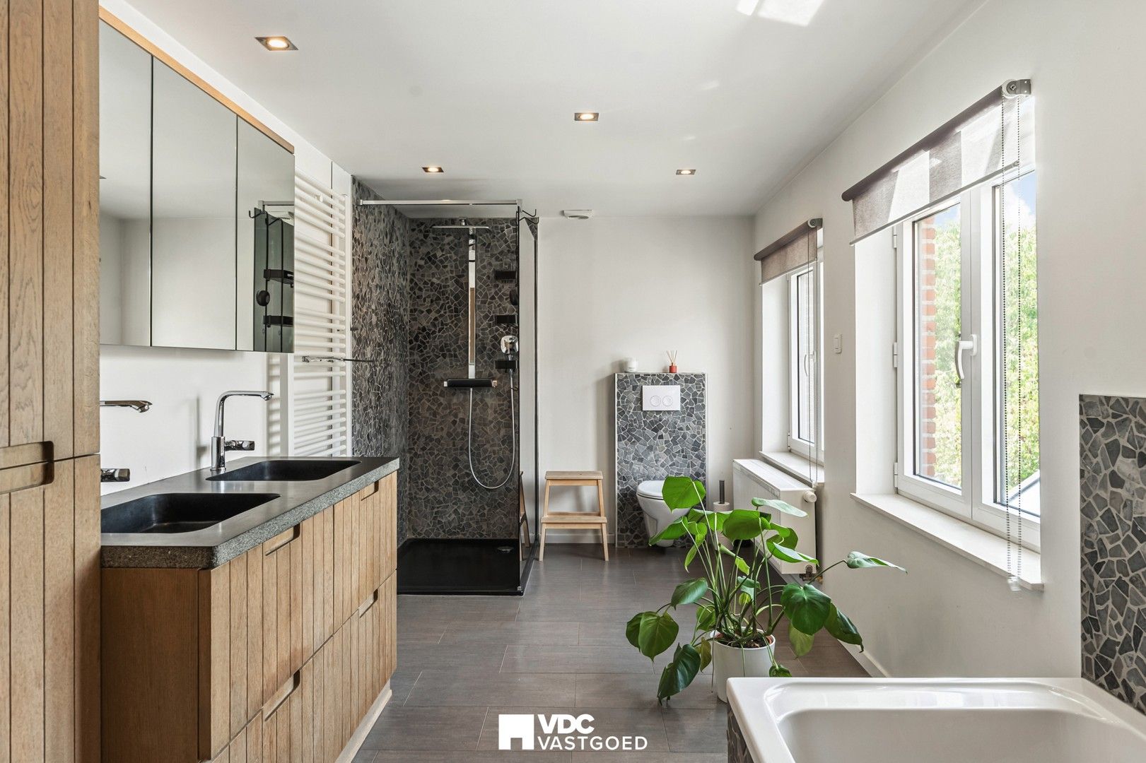 Energiezuinige woning met 5 slaapkamers, 20 zonnepanelen, garage en zuidgerichte tuin aan natuurreservaat Kevie foto 17