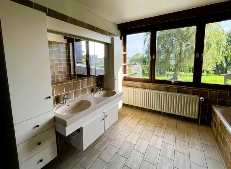 Grote woning op 1518 m² met 5 kamers & een grote garage foto 9