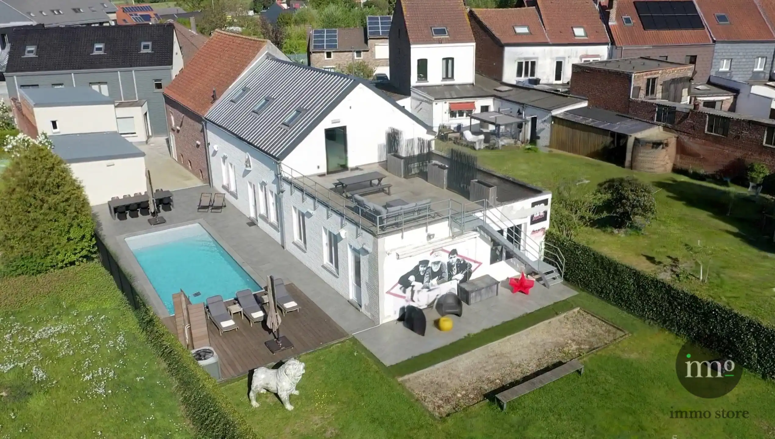 MULTIFUNCTIONEEL volledig gerenoveerd gebouw met bijgebouw, 7 slaapkamers, appartement, tuin en zwembad! foto {{pictureIndex}}