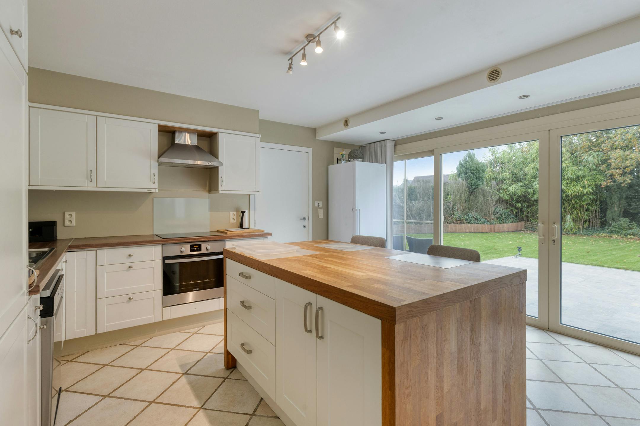 Gerenoveerd huis met 4 kamers te koop in Waregem foto 8