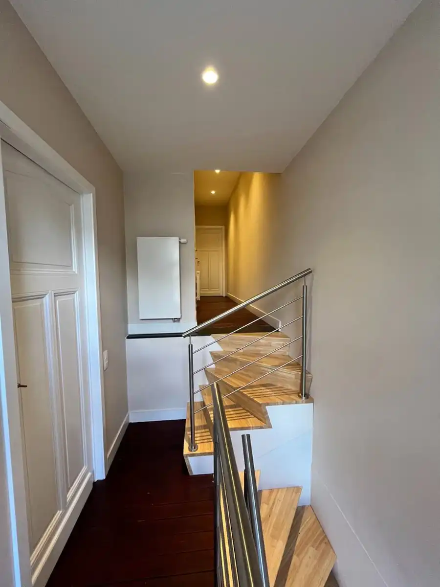 Gerenoveerd duplex appartement met tuin in centrum Leuven te huur foto 15