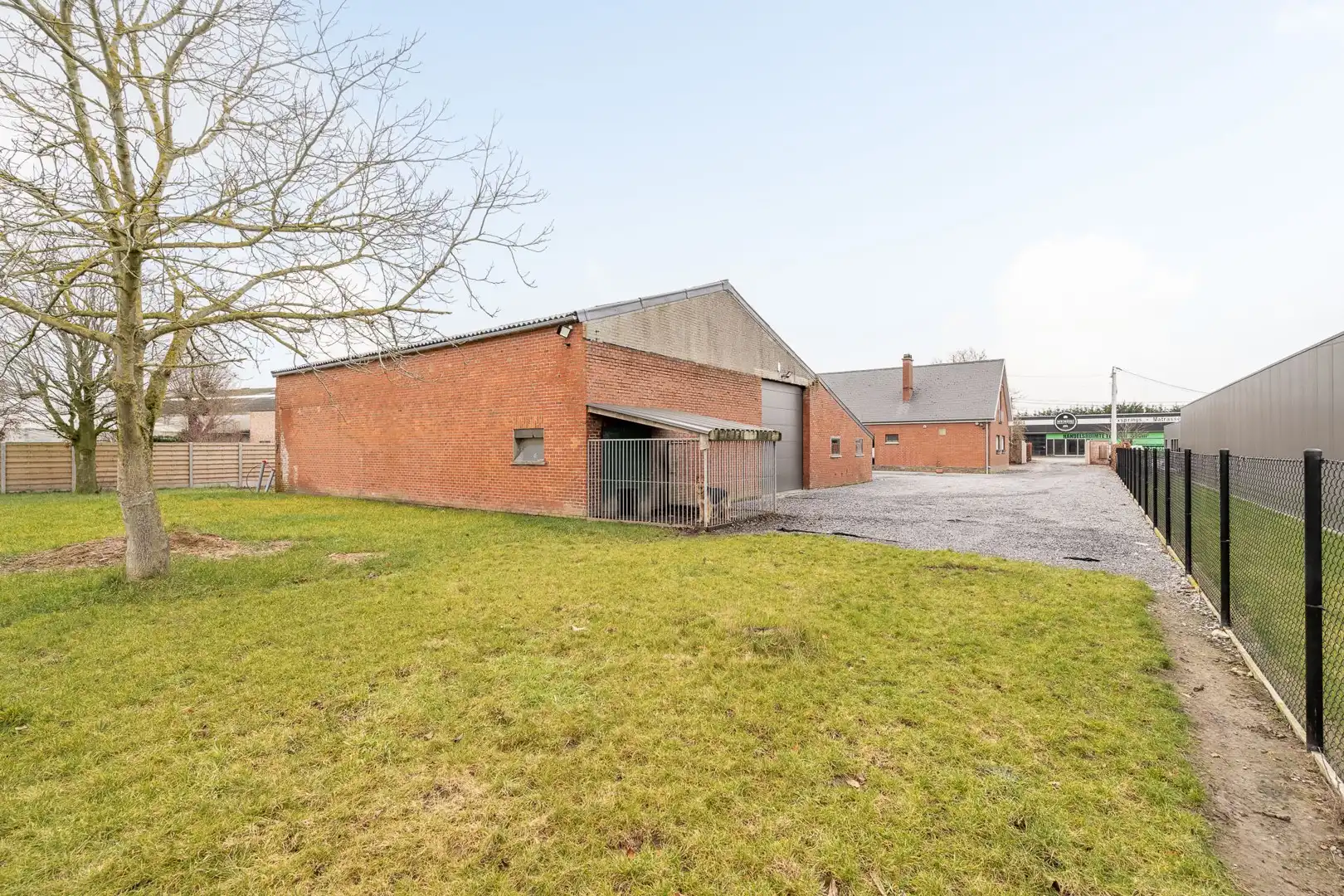 Woning met vernieuwde loods in Gits foto 14