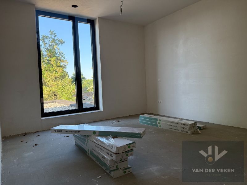 Ruime en volledig afgewerkte half open BEN-woning met 4 slaapkamers te bewonderen in het gezellige Kermt. foto 17