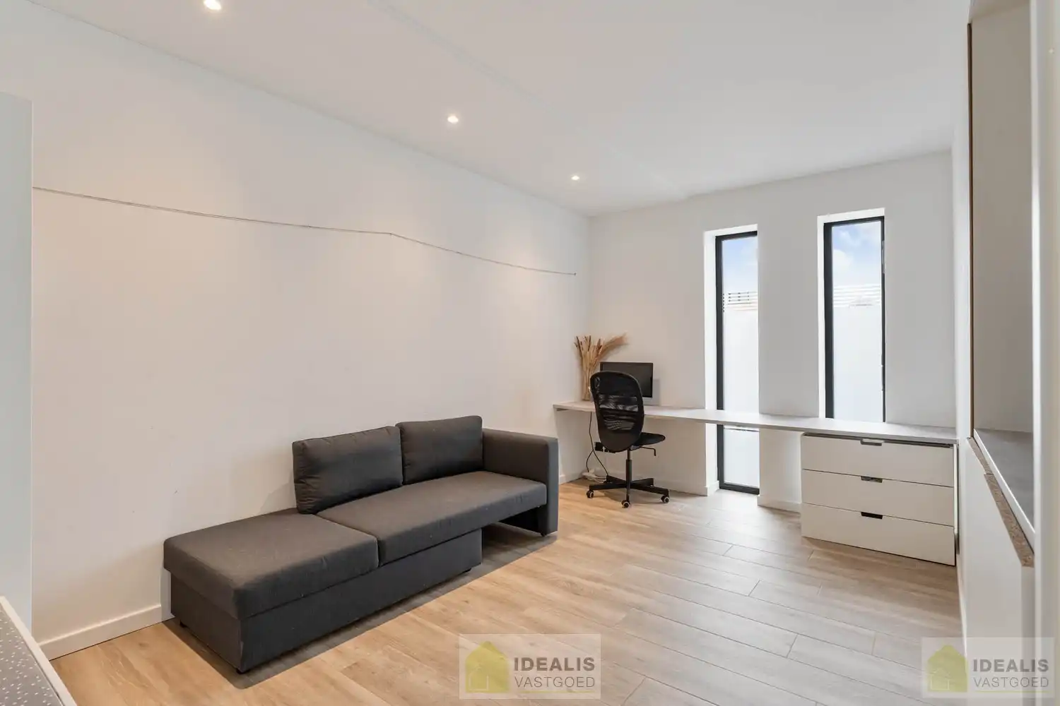 RECENTE, PERFECT ONDERHOUDEN EN MODERN OPGETROKKEN WONING foto 27