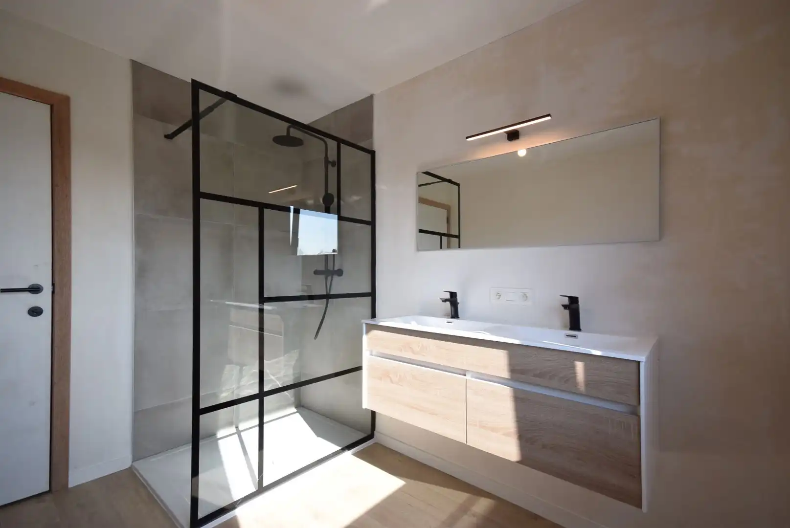 GERENOVEERDE WONING MET 3 SLAAPKAMERS foto 8