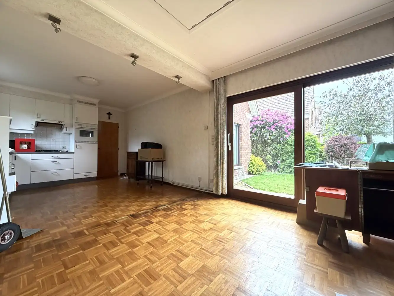 Op te frissen alleenstaande woning met riante tuin foto 3