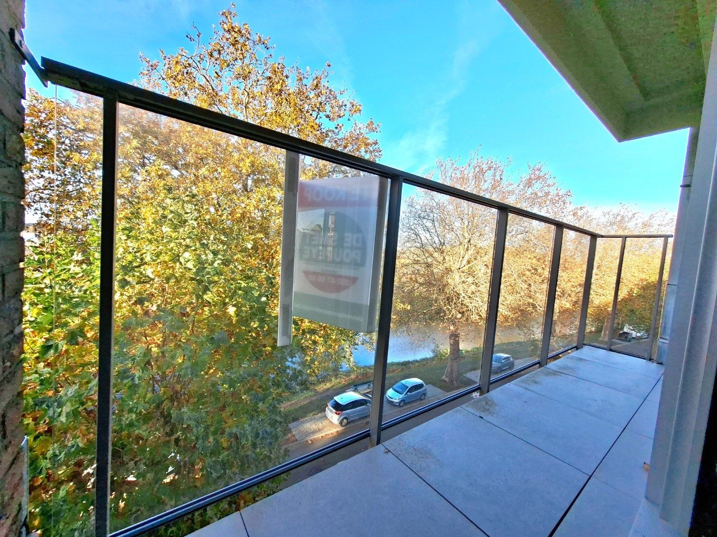 Vernieuwd hoekappartement foto 2