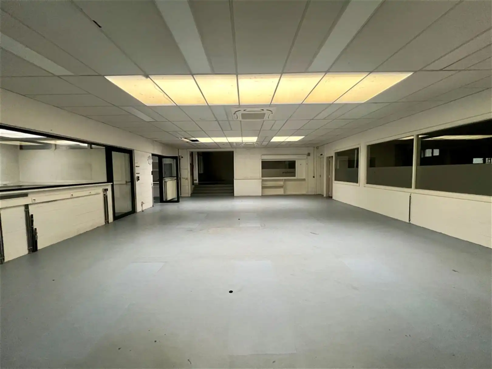 Uitstekend bereikbaar kantoor met werkatelier vlakbij UZ Gent foto 15