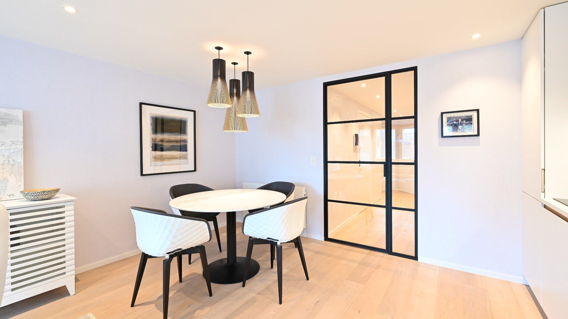 Luxueus afgewerkt appartement, zeer centraal gelegen aan de zonnekant van de Lippenslaan. foto 6