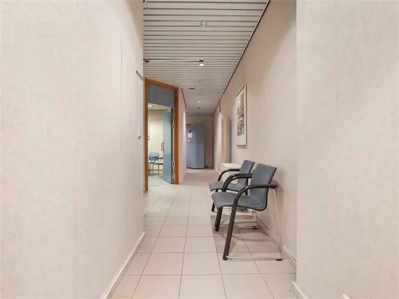 OPBRENGSTEIGENDOM MET HANDELSRUIMTE EN DUPLEX-APPARTEMENT IN SINT-TRUIDEN foto 16