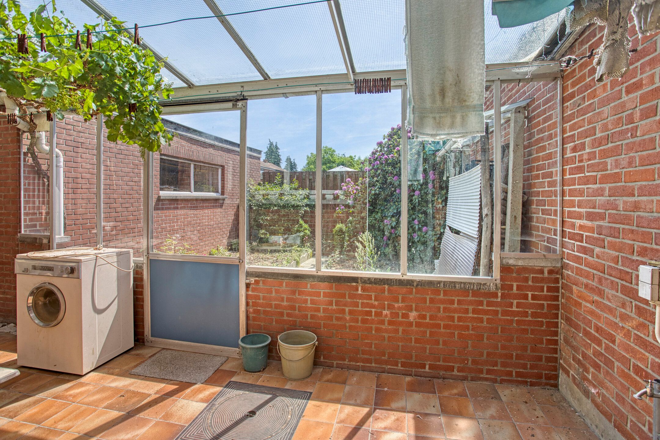 Te renoveren woning op centrale ligging foto 12