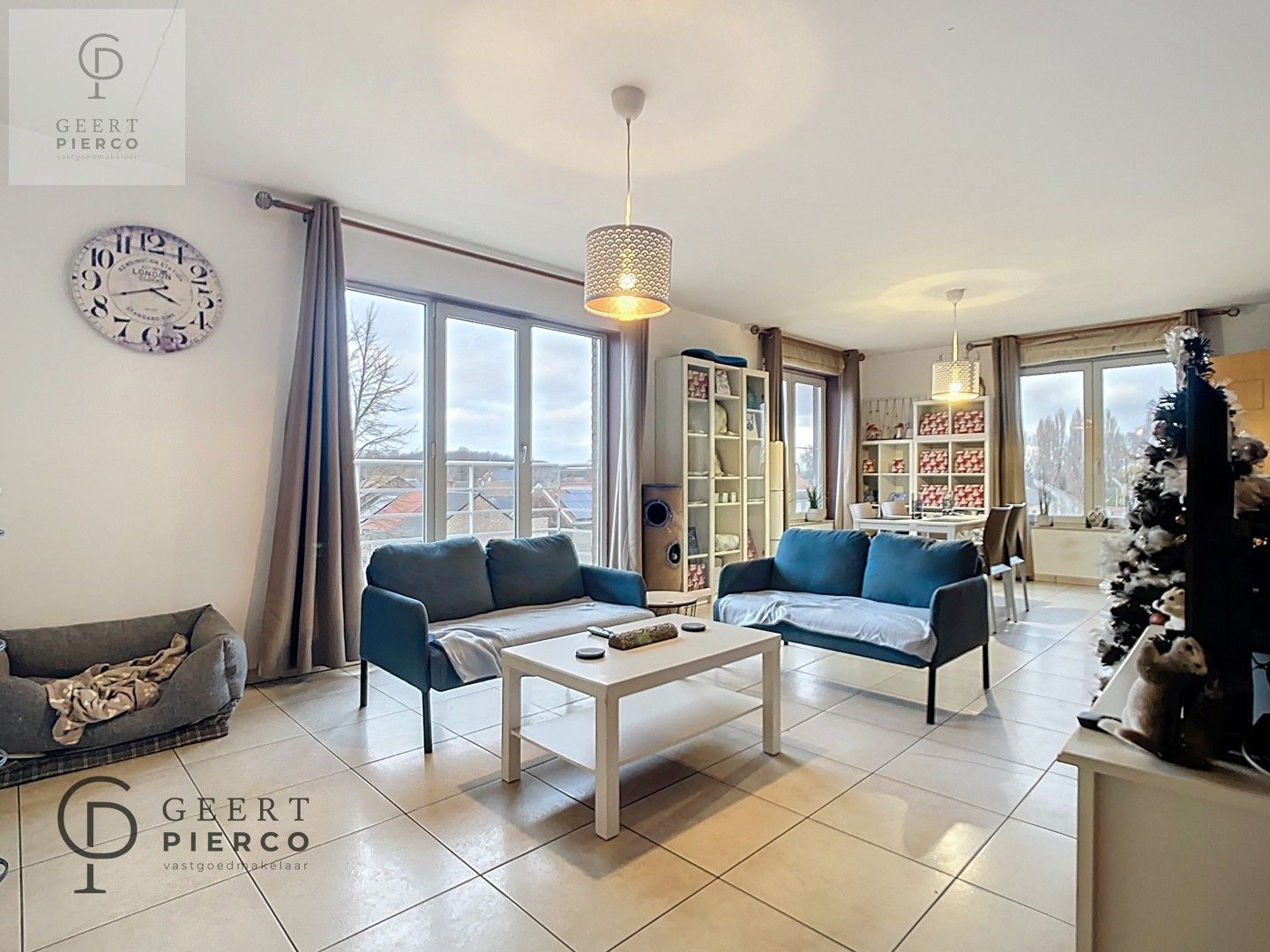 Ruim appartement met twee slaapkamers, kelder en ondergrondse staanplaats. foto 3