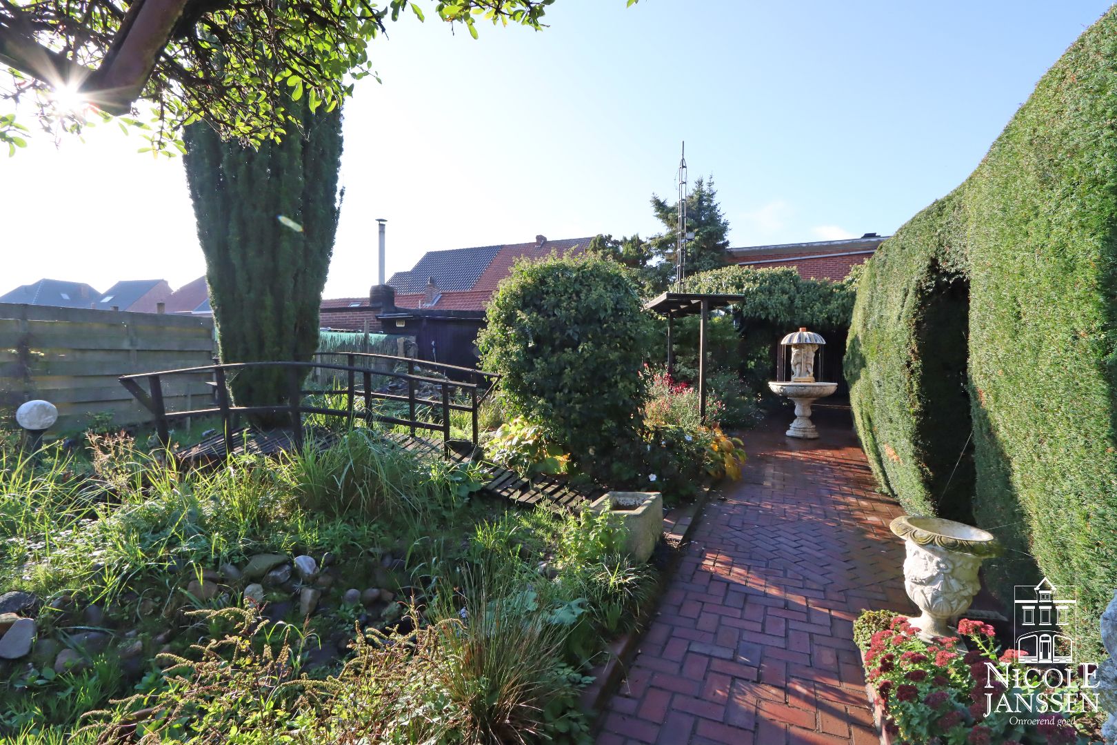 Mooi verzorgde split-level woning op unieke locatie in het mooie Aldeneik foto 36