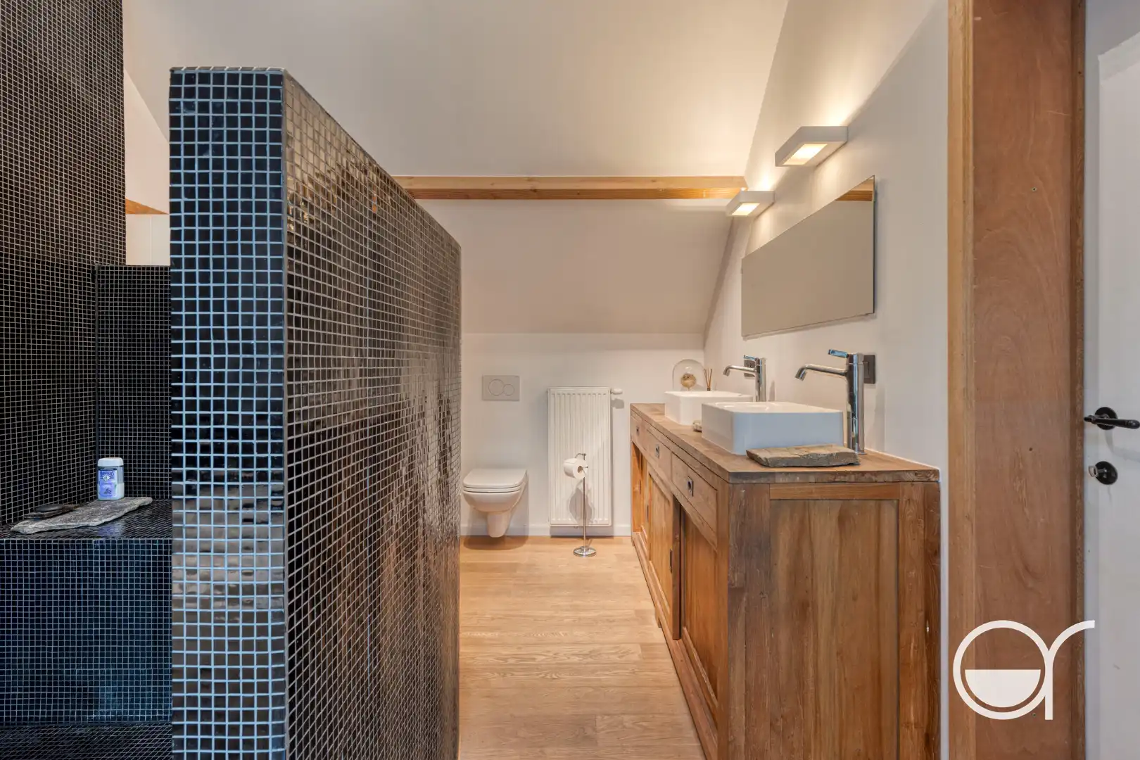 Karaktervolle, volledig gerenoveerde woning met oog voor detail en kwaliteit foto 18