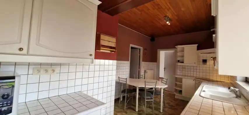 Ruime BUNGALOW open bebouwing, met 2 slaapkamers, grote zolder, mooie tuin en aparte garage op 9 are 97 ca. foto 3