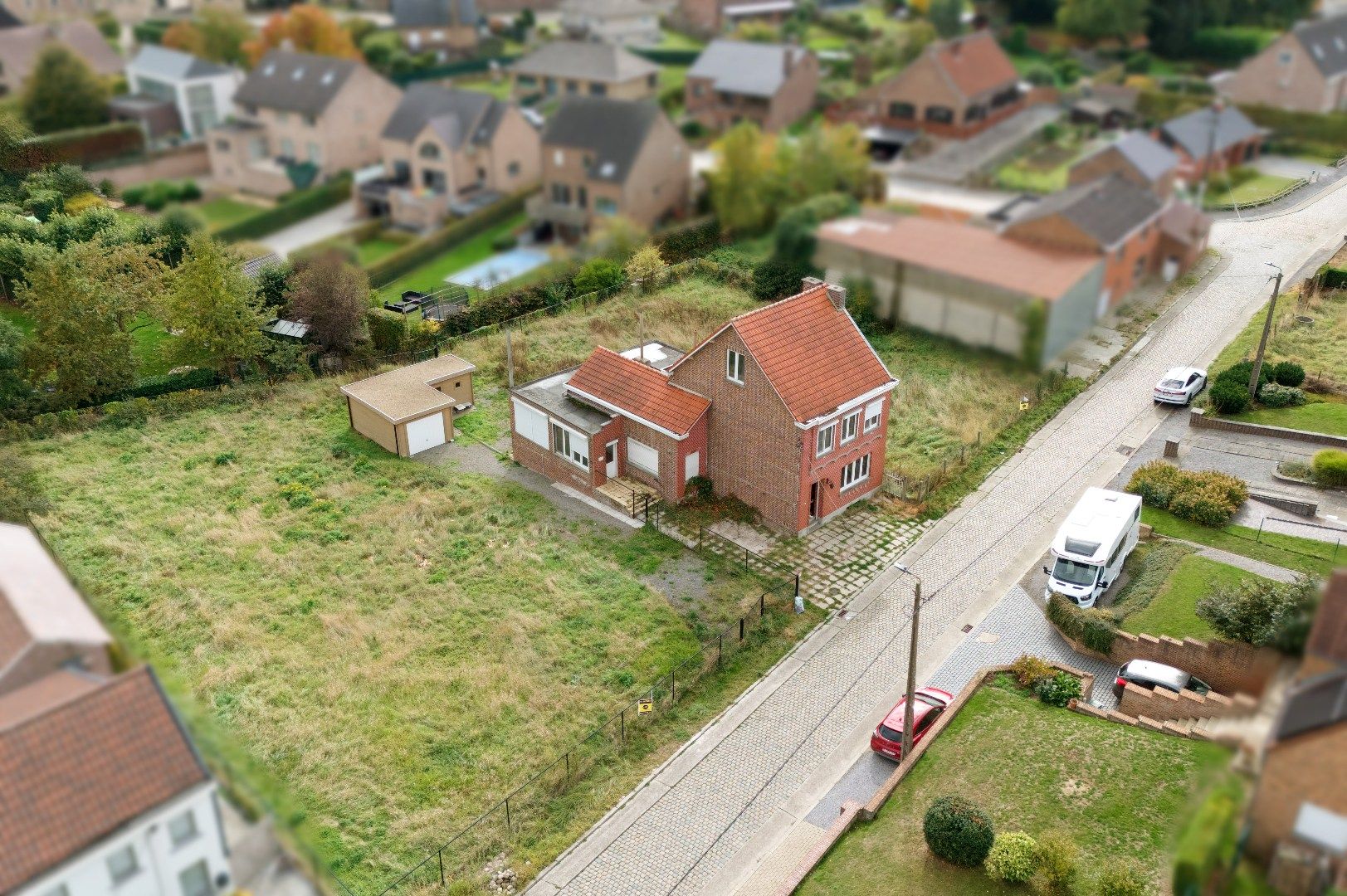 In bouwzone gelegen terrein: interessant voor investeerders! foto 3