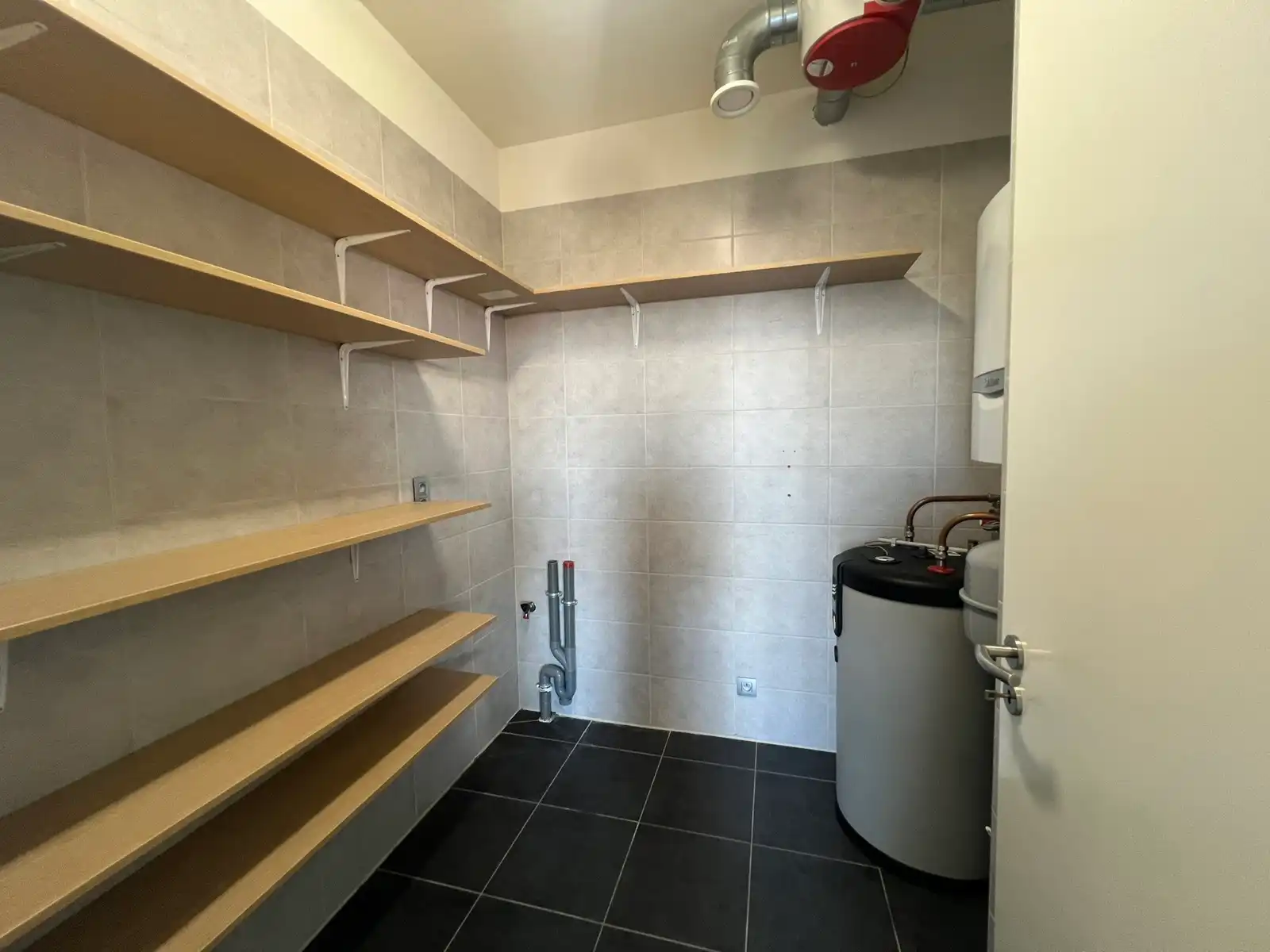 Ruim gelijkvloers appartement  met tuin op topligging. foto 13