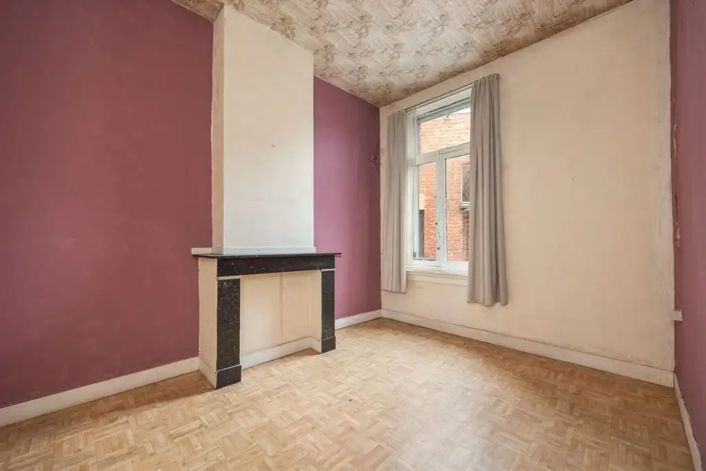 Te renoveren woning met authentieke elementen foto 15