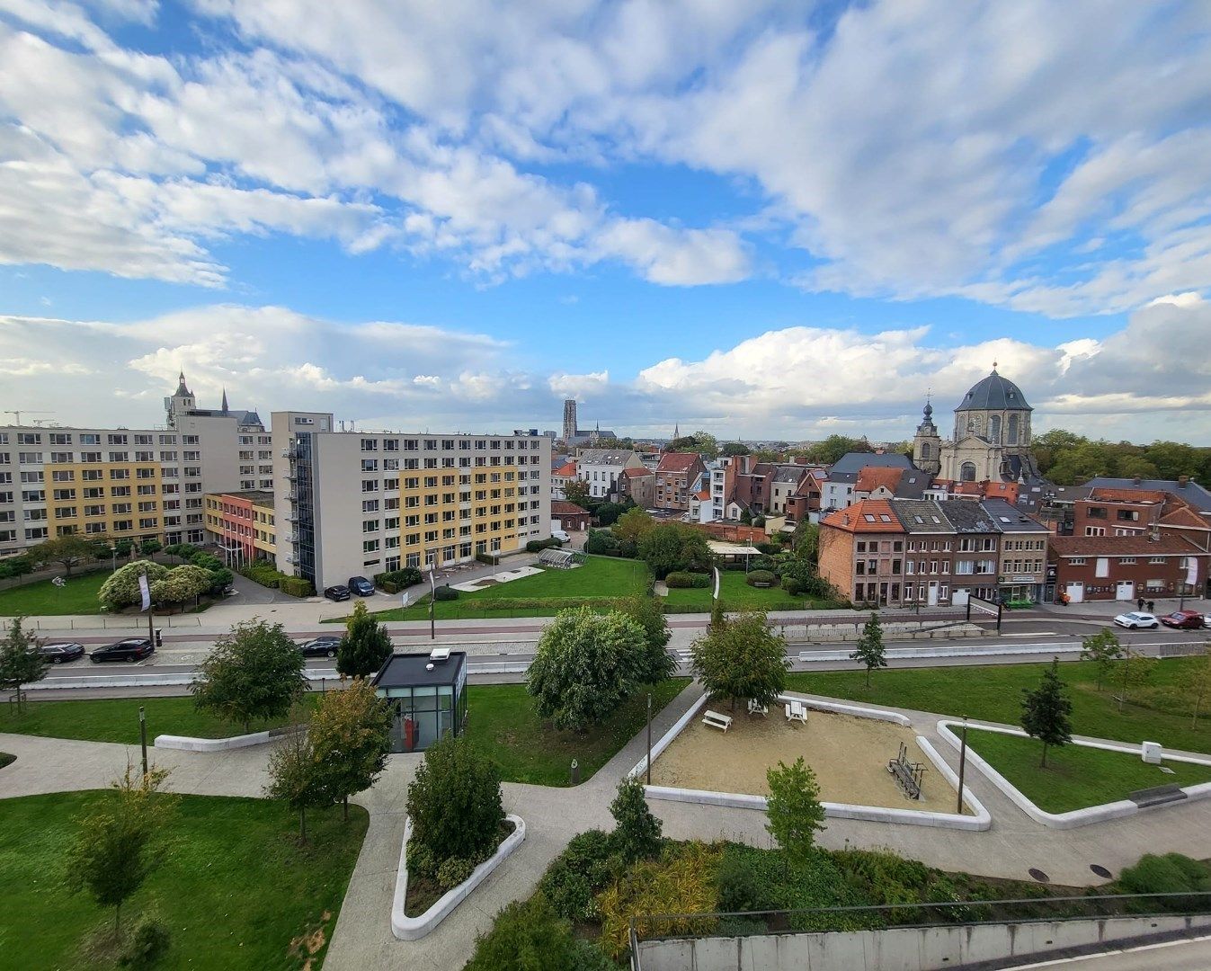 Hoog en droog...aan de voet van het stadscentrum. foto 15
