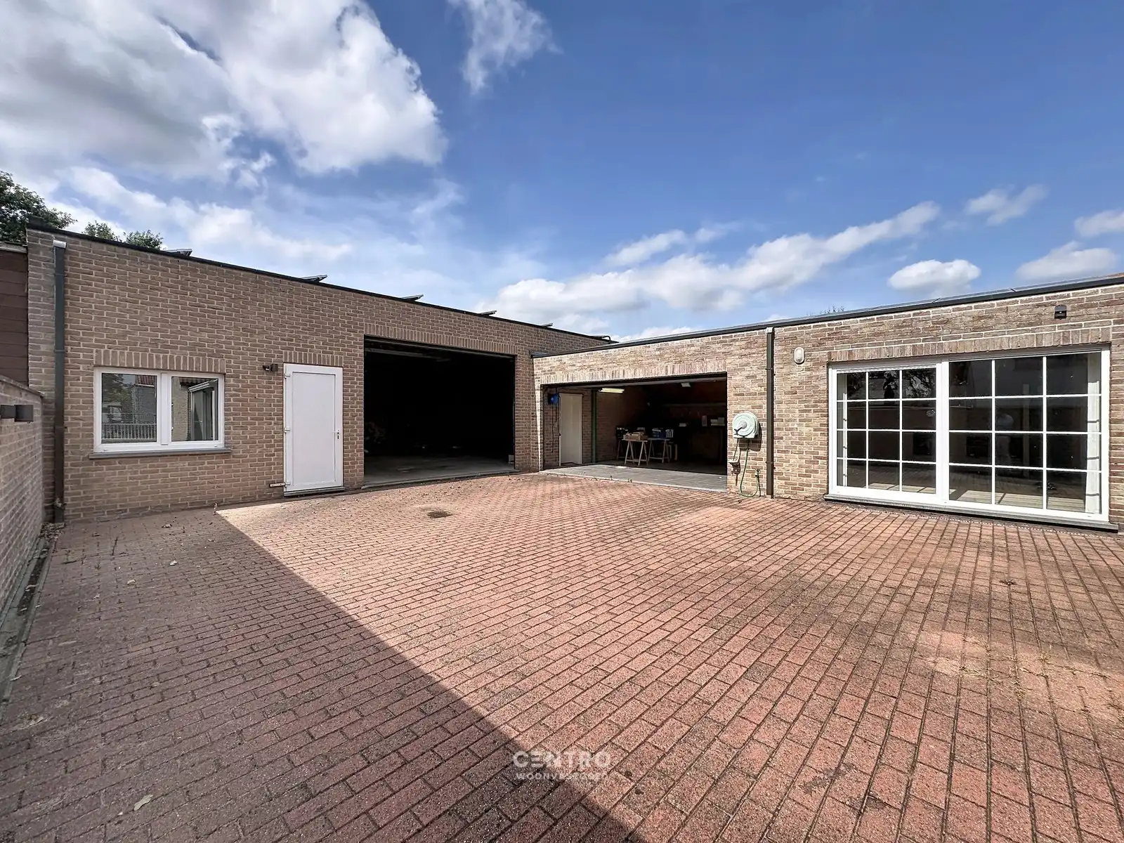 Ruime woning met opslagruimte in aangename omgeving! foto 2