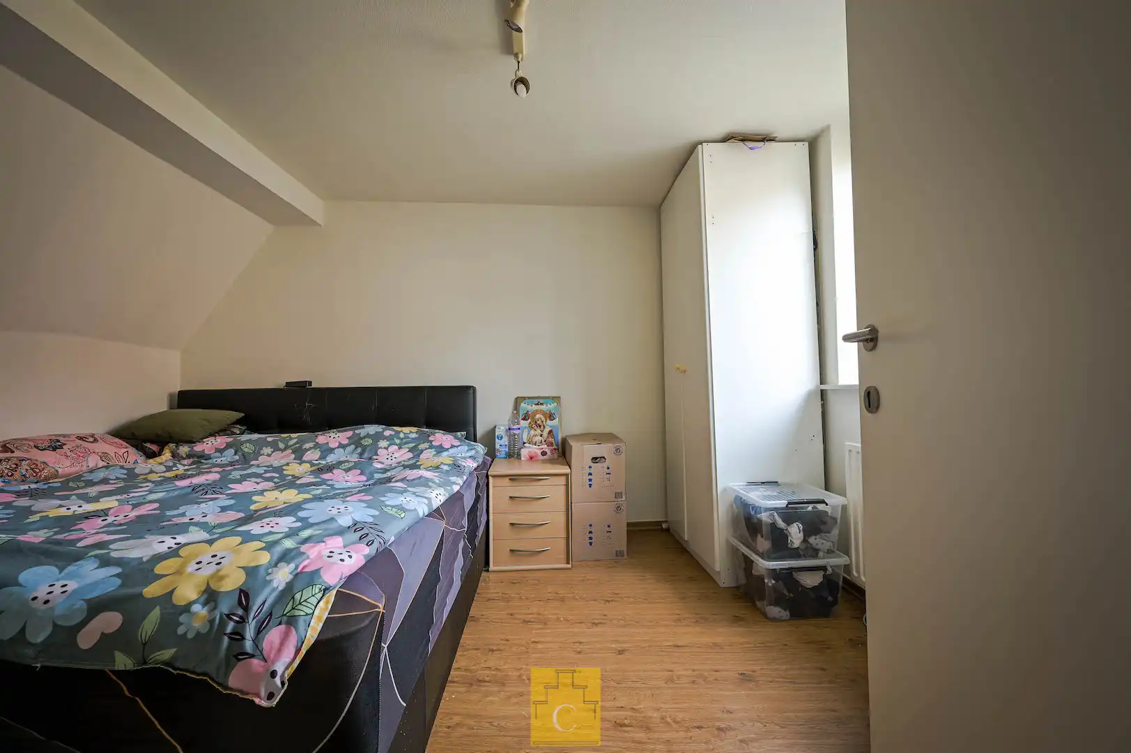 Brugs huis in de schaduw van Jeruzalemkerk, authentieke 16e-17e eeuwse gevel foto 15