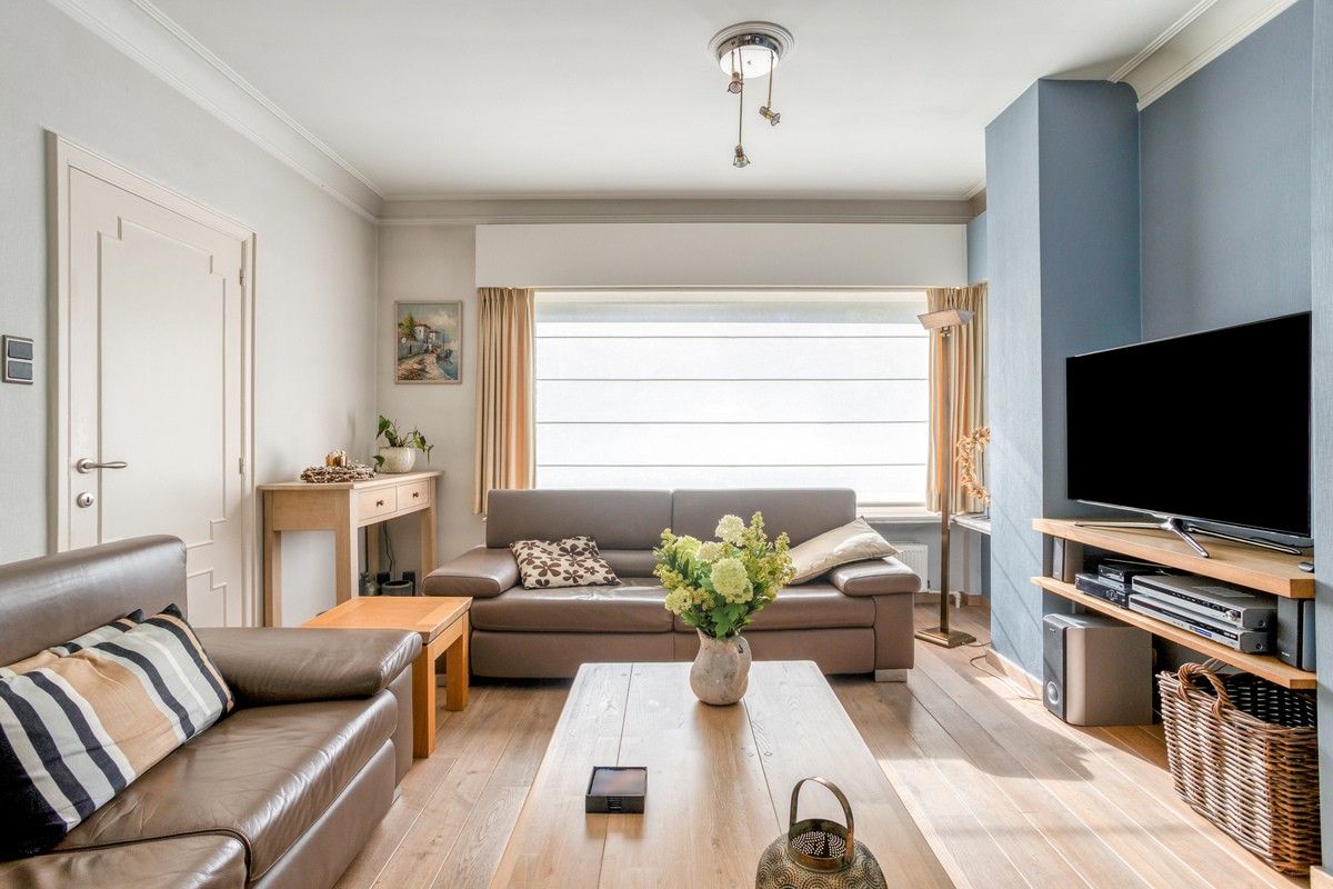 Hoogwaardig afgewerkte woning op een perceel van 3 199m2 foto 2