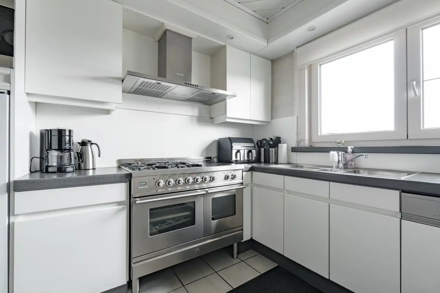 Instapklare  gezinswoning op ruim hoekperceel van 784 m² foto 15