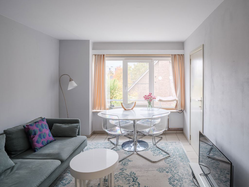 Rustig gelegen 1-slaapkamerappartement nabij station Gent-Sint-Pieters foto {{pictureIndex}}