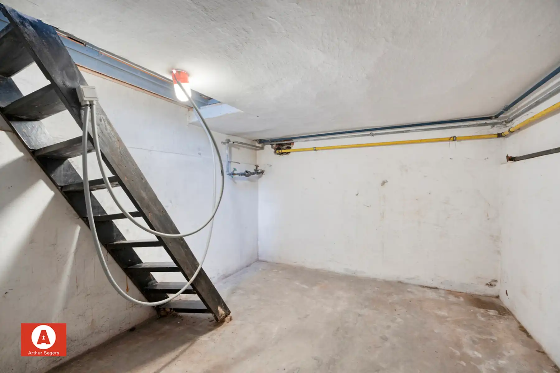 Gezinswoning met 2 tot 3 privatieve auto-parkeerplaatsen. foto 14