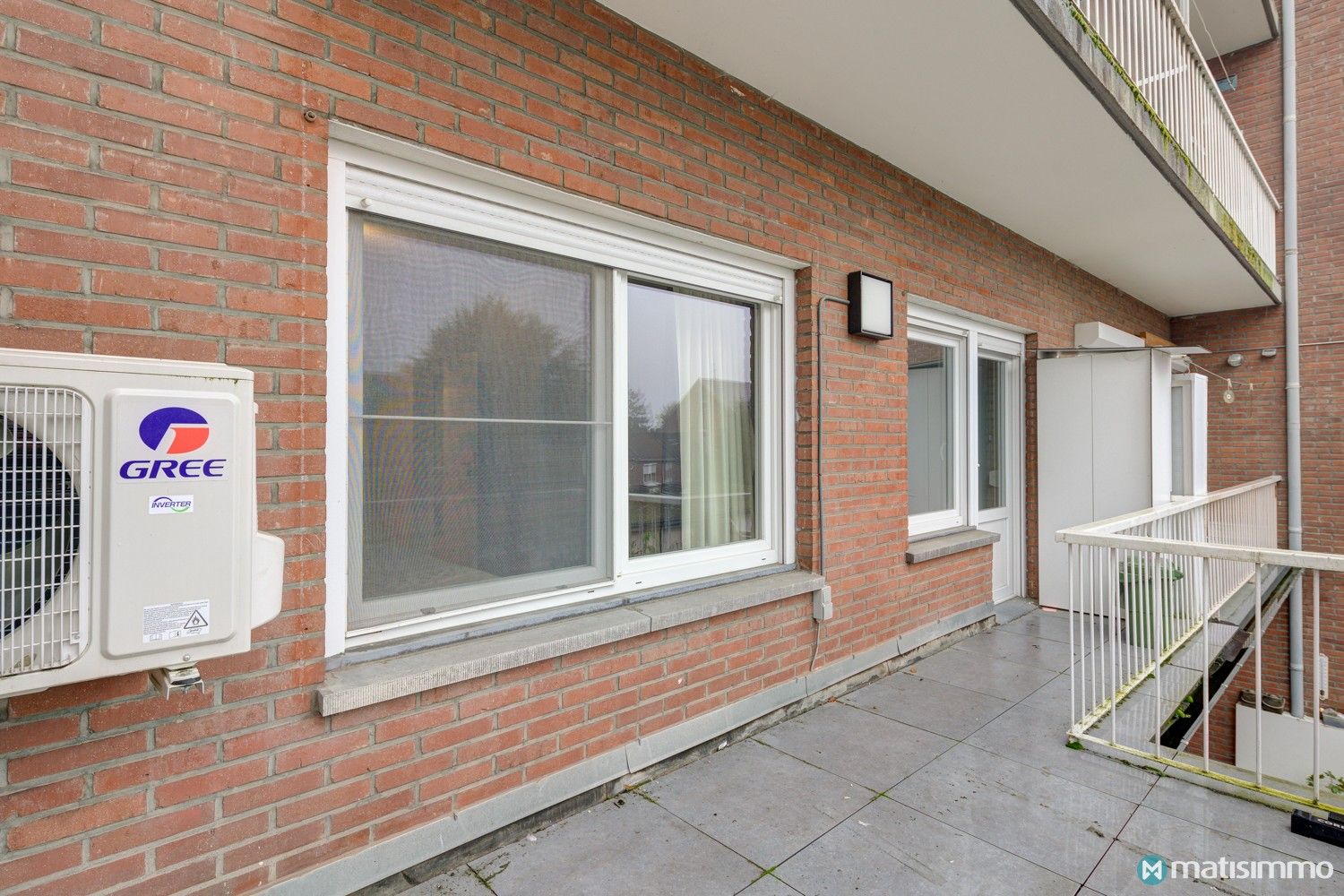 VOLLEDIG GERENOVEERD, INSTAPKLAAR APPARTEMENT MET 2 TERRASSEN, GARAGE EN KELDERBERGING NABIJ CENTRUM TONGEREN foto 19